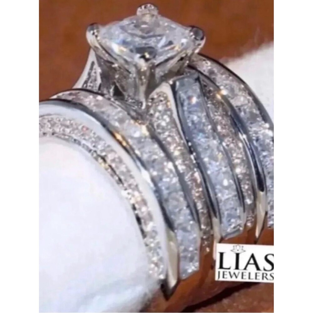 New 18k white gold wedding ring set